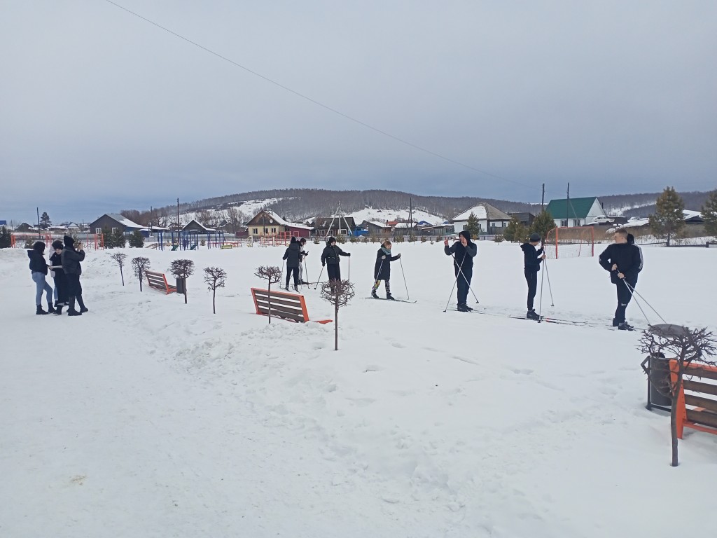 Школьные соревнования по лыжным гонкам. 15